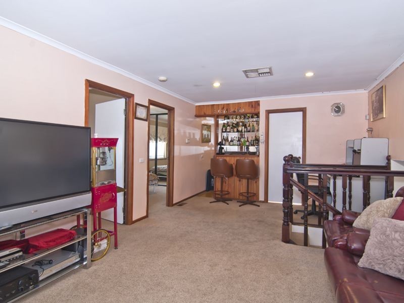 10 Broadoak Street, Noble Park VIC 3174