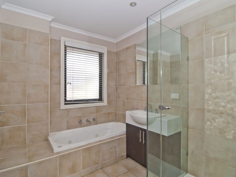 1/2 Stephenson Street, Springvale VIC 3171