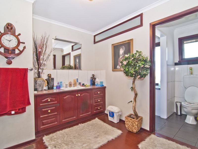 8 Admirala Avenue, Dandenong North VIC 3175