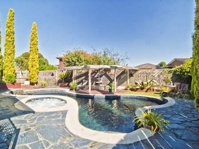8 Admirala Avenue, Dandenong North VIC 3175