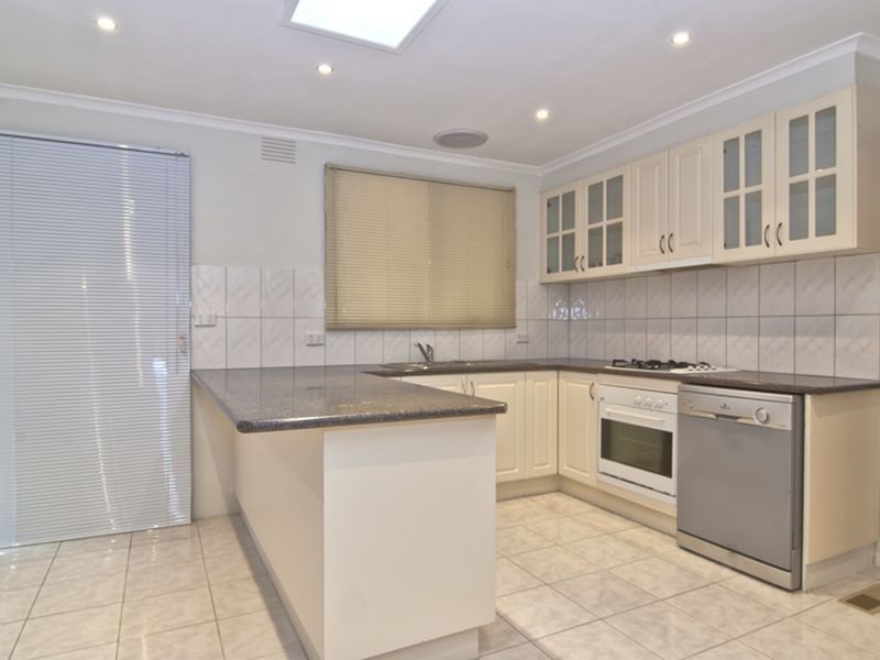 2 Granton Close, Keysborough VIC 3173