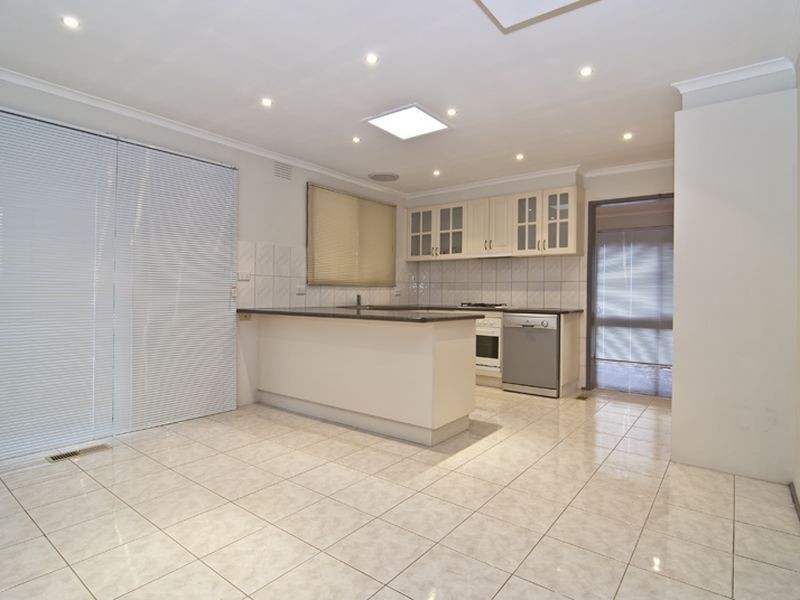 2 Granton Close, Keysborough VIC 3173