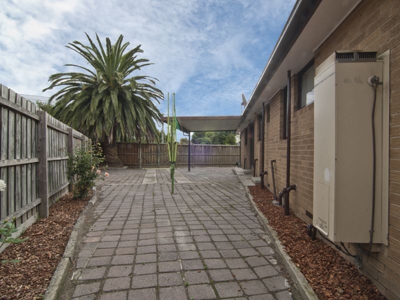 2 Granton Close, Keysborough VIC 3173
