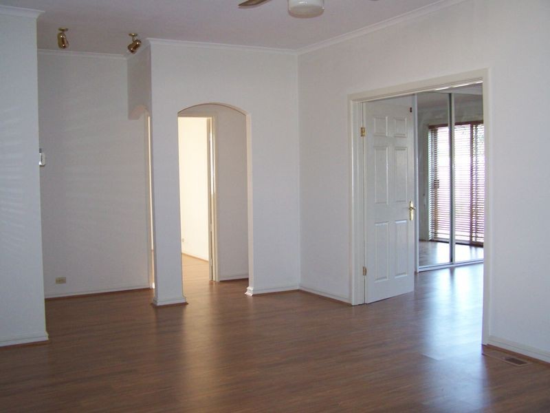 1/8 Prunus Grove, Doveton VIC 3177