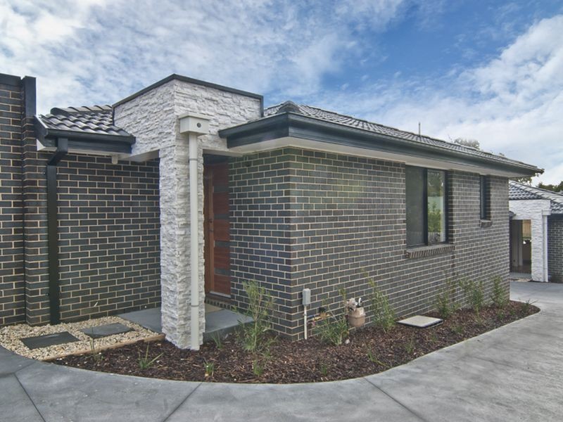 2/227 Outlook Drive, Dandenong North VIC 3175