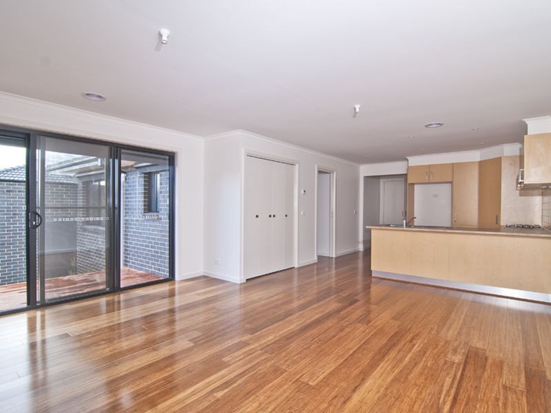 2/227 Outlook Drive, Dandenong North VIC 3175