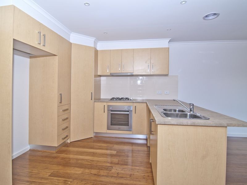 2/227 Outlook Drive, Dandenong North VIC 3175