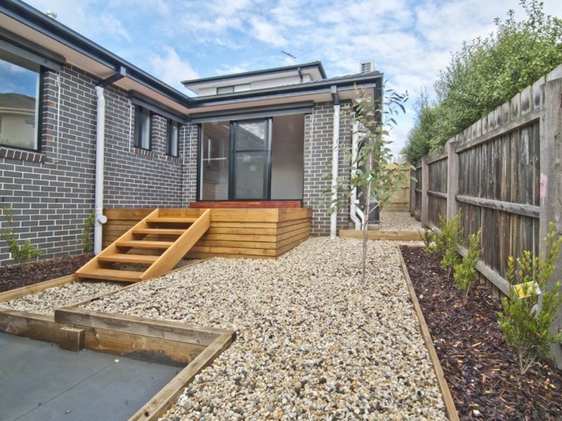 2/227 Outlook Drive, Dandenong North VIC 3175