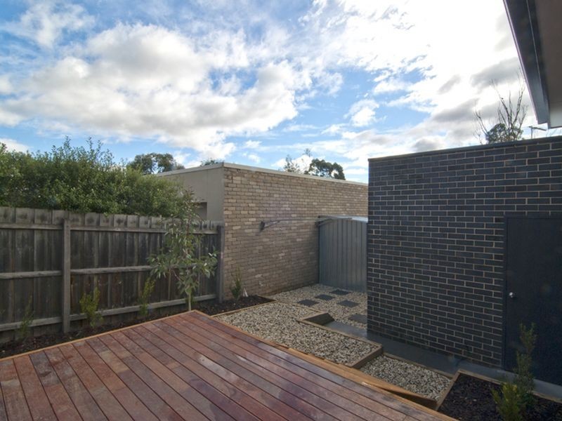 2/227 Outlook Drive, Dandenong North VIC 3175