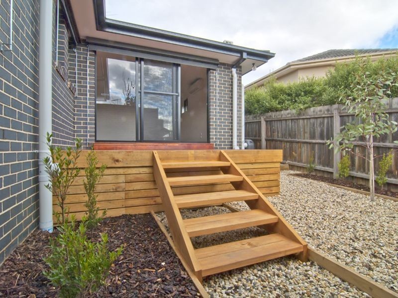 2/227 Outlook Drive, Dandenong North VIC 3175