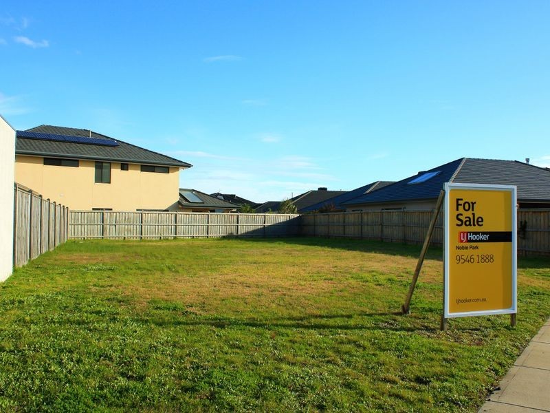 12 Mitta Avenue, Waterways VIC 3195