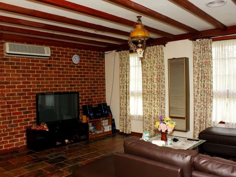 8 Lillian Street, Cranbourne VIC 3977