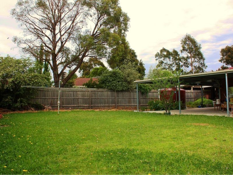 8 Lillian Street, Cranbourne VIC 3977