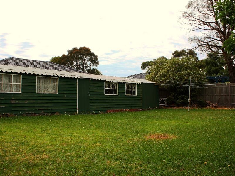 8 Lillian Street, Cranbourne VIC 3977