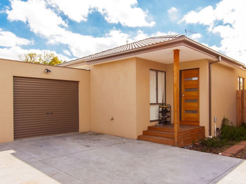 2/8 Prunus Grove, Doveton VIC 3177