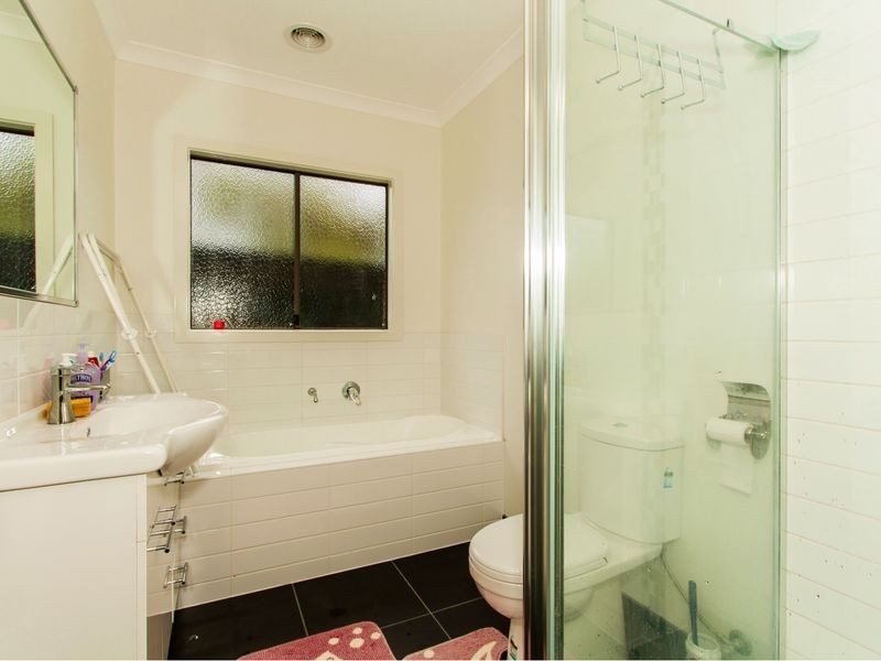 2/8 Prunus Grove, Doveton VIC 3177