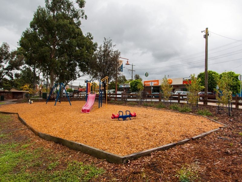 2/8 Prunus Grove, Doveton VIC 3177