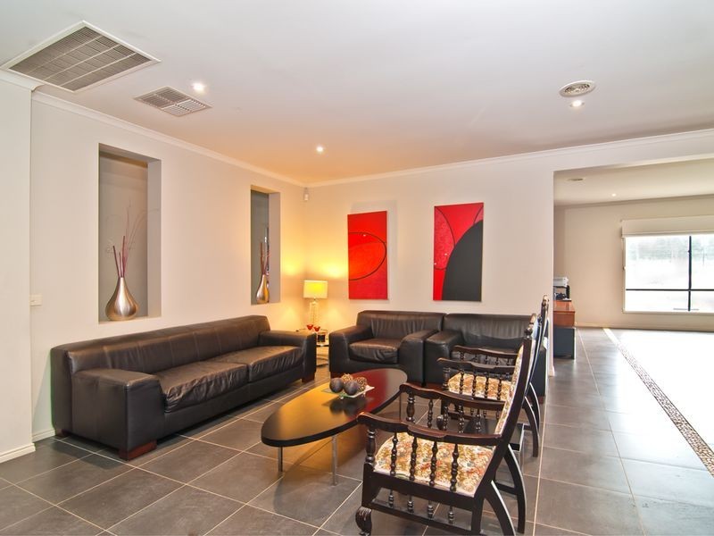 22 Emmaline Crescent, Keysborough VIC 3173