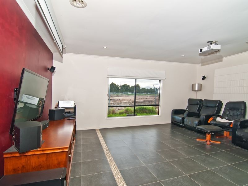 22 Emmaline Crescent, Keysborough VIC 3173