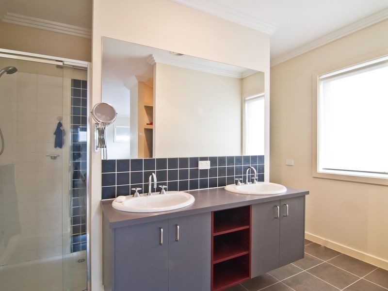 34 Hidden Grove Blvd, Keysborough VIC 3173