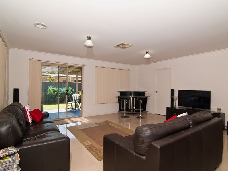 44 Hidden Grove Boulevard, Keysborough VIC 3173