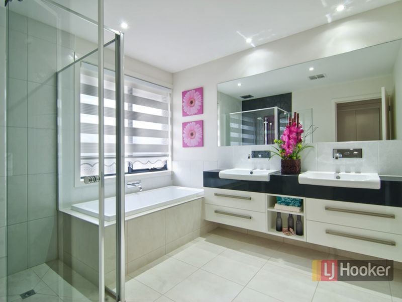 27 Juneberry Drive, Keysborough VIC 3173