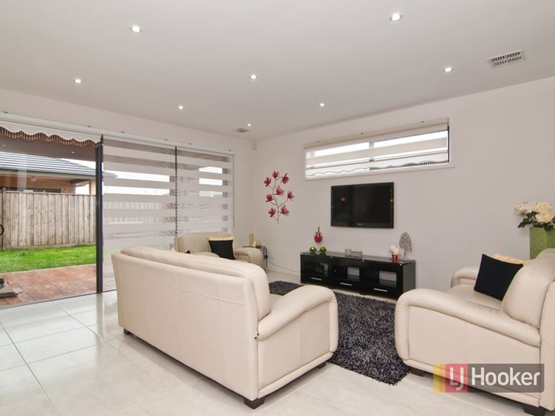 27 Juneberry Drive, Keysborough VIC 3173