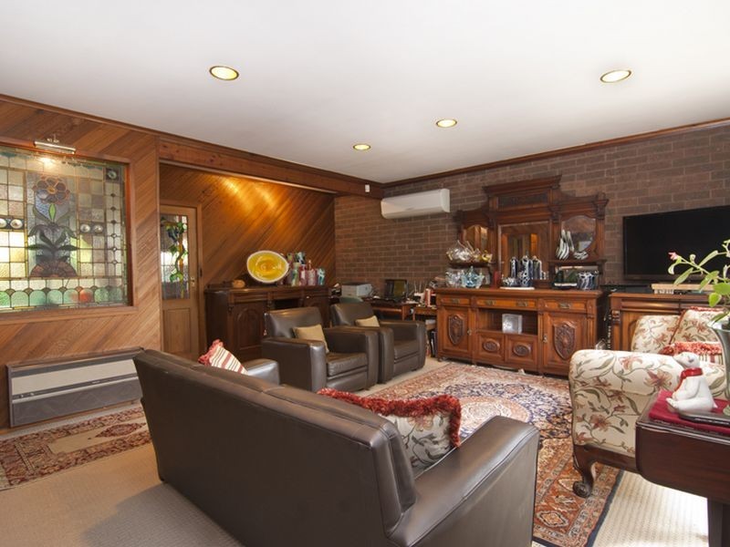 10 Princess Avenue & 11 Regent Avenue, Springvale VIC 3171