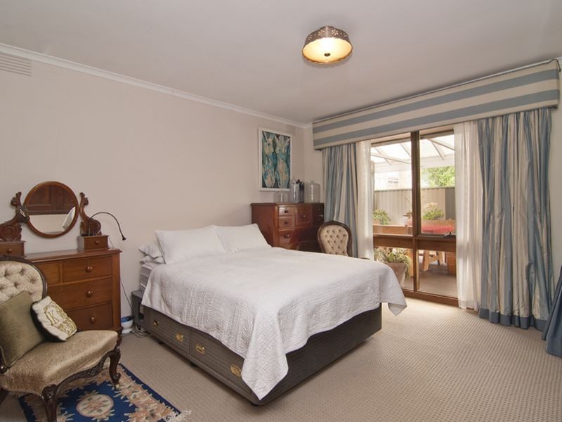 10 Princess Avenue & 11 Regent Avenue, Springvale VIC 3171