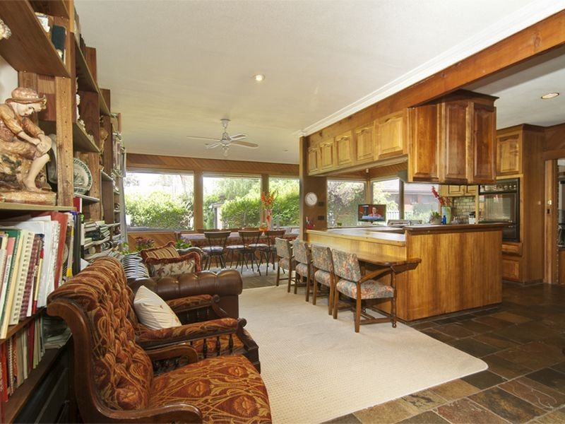 10 Princess Avenue & 11 Regent Avenue, Springvale VIC 3171