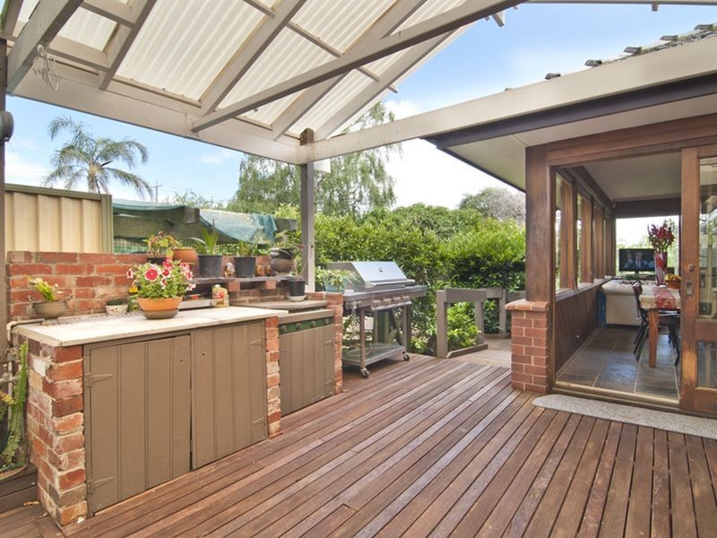 10 Princess Avenue & 11 Regent Avenue, Springvale VIC 3171