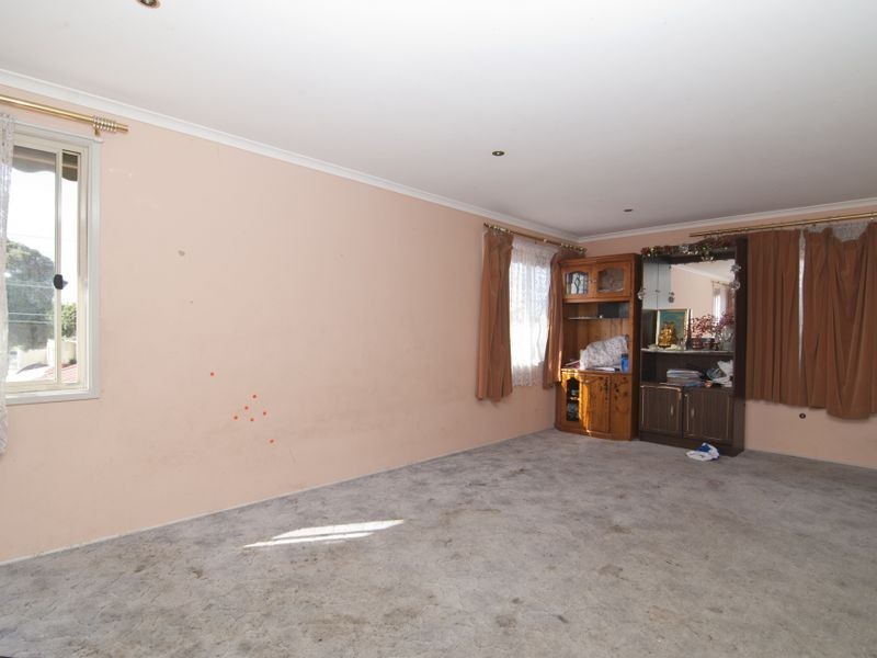 10 Walnut Crescent, Noble Park VIC 3174