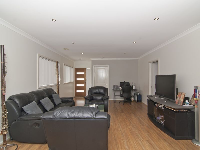 3/8 Prunus Grove, Doveton VIC 3177