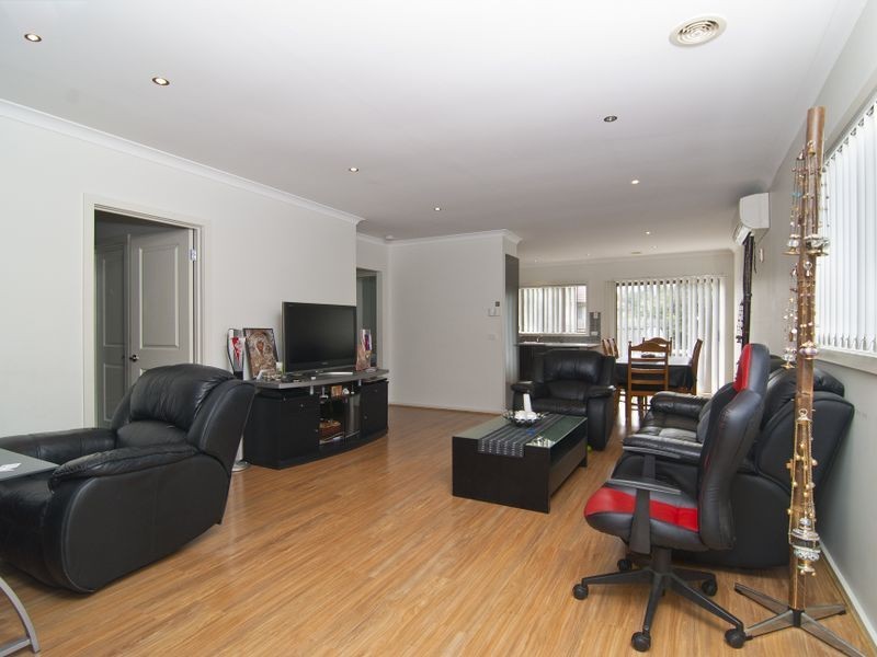 3/8 Prunus Grove, Doveton VIC 3177