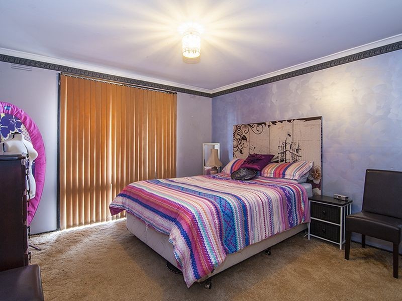 7 Liverpool Drive, Keysborough VIC 3173