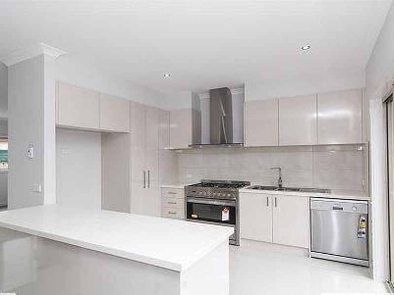 2/21 Wall Street, Noble Park VIC 3174