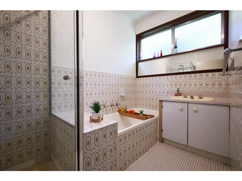 2/11 Larbert Road, Noble Park VIC 3174