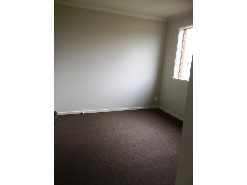 27 Curved Trunk Road, Officer VIC 3809