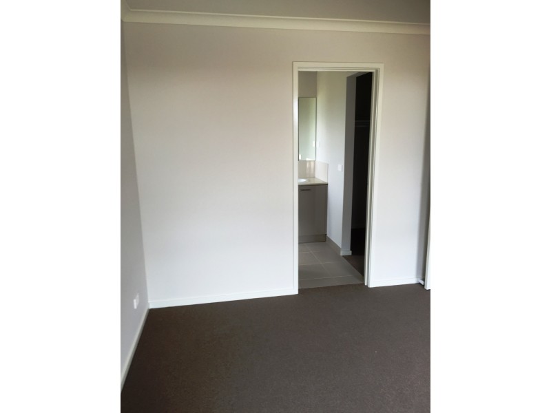 27 Curved Trunk Road, Officer VIC 3809