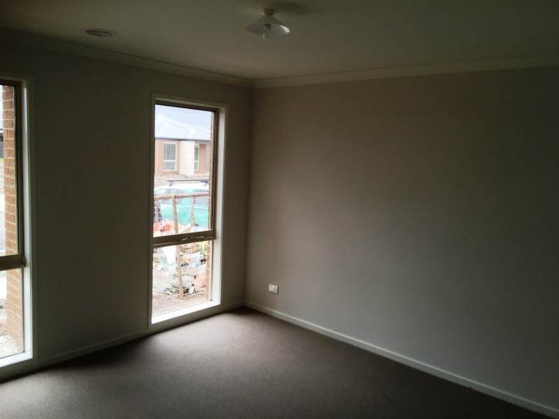 27 Curved Trunk Road, Officer VIC 3809