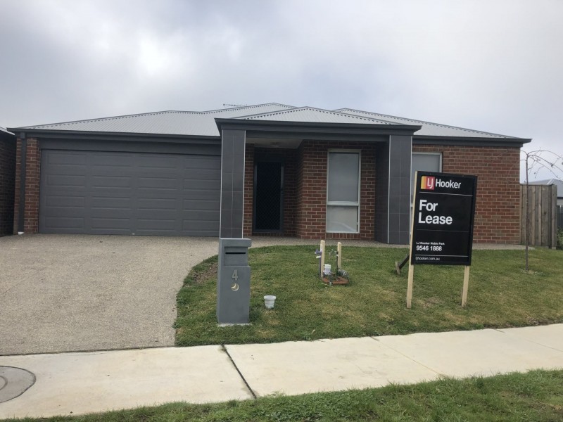 4 Curved Trunk Road, Officer VIC 3809