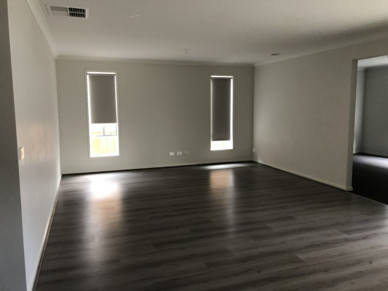 4 Curved Trunk Road, Officer VIC 3809