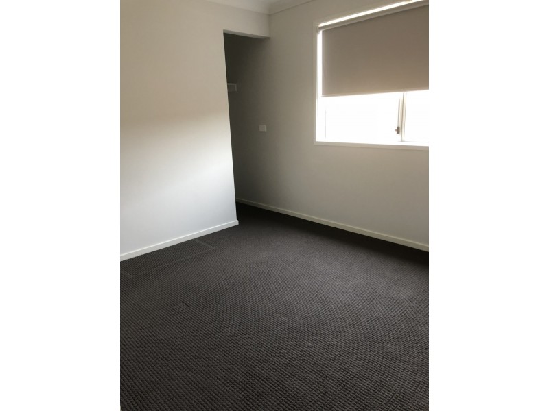 4 Curved Trunk Road, Officer VIC 3809