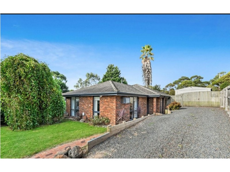 16 Wakefield Court, Cranbourne North VIC 3977