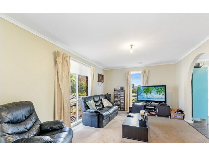 16 Wakefield Court, Cranbourne North VIC 3977