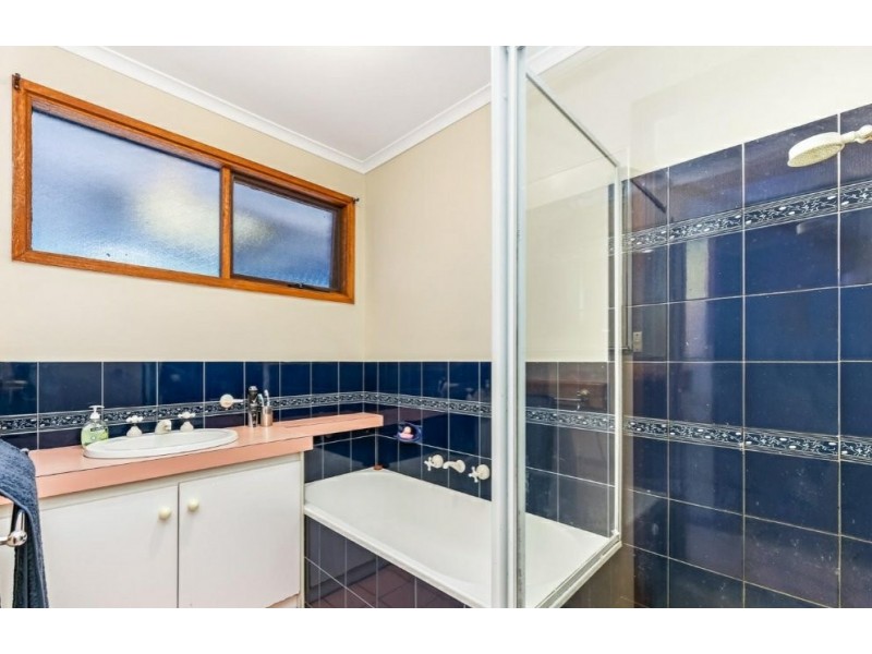 16 Wakefield Court, Cranbourne North VIC 3977