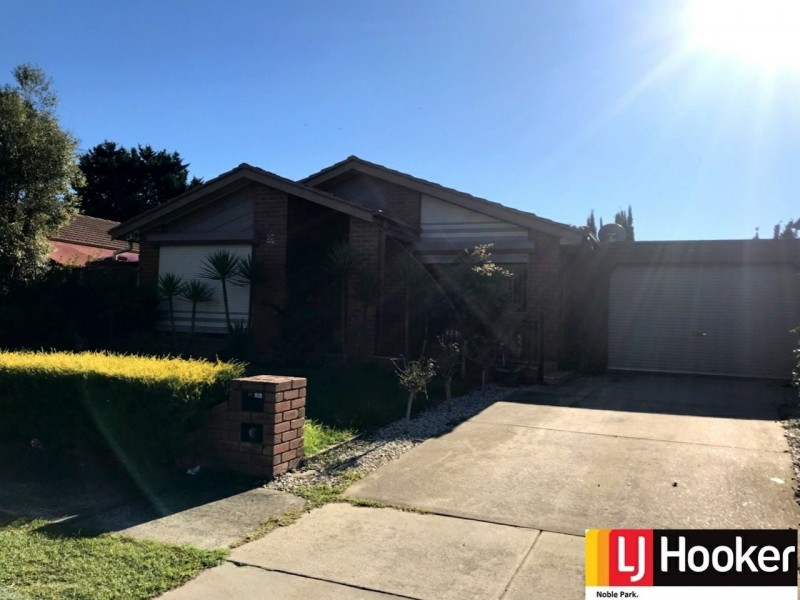 11 Beckington Crescent, Hampton Park VIC 3976