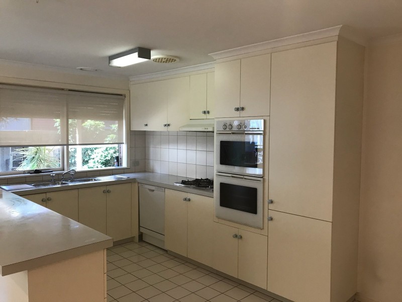 11 Beckington Crescent, Hampton Park VIC 3976