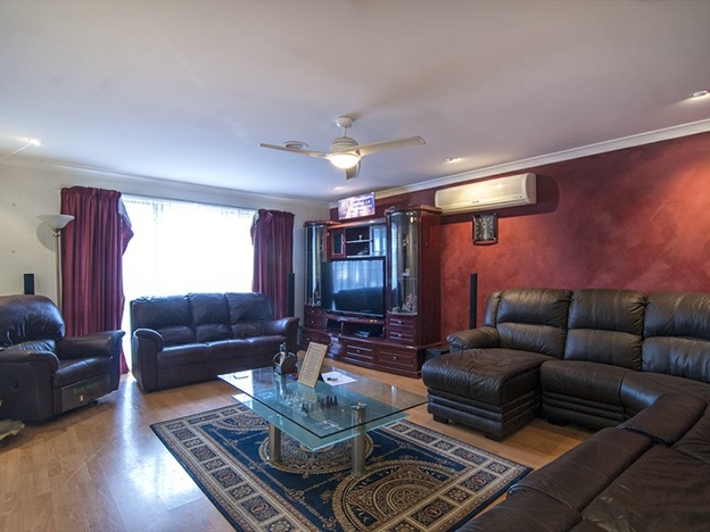 34 Trafalgar Way, Cranbourne East VIC 3977