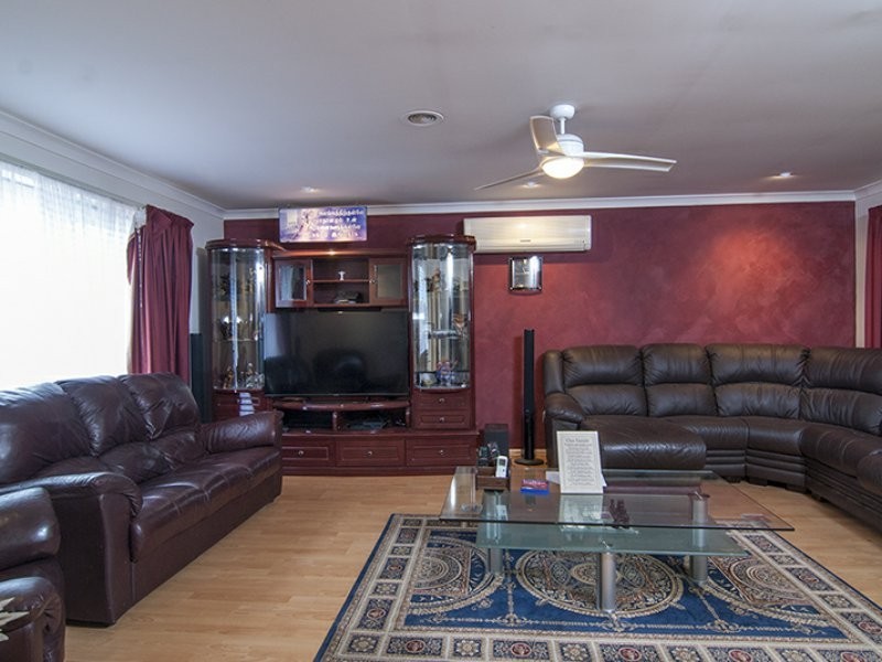 34 Trafalgar Way, Cranbourne East VIC 3977